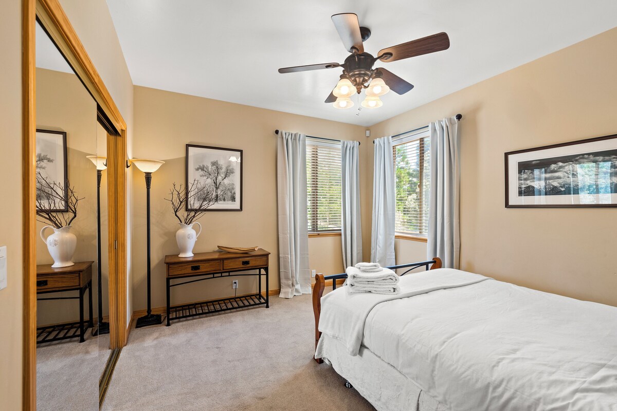 Photo 26 of 2mins to the Lake + Pool Table | Castle Glen Estate Neighborhood | Linaker Lodge