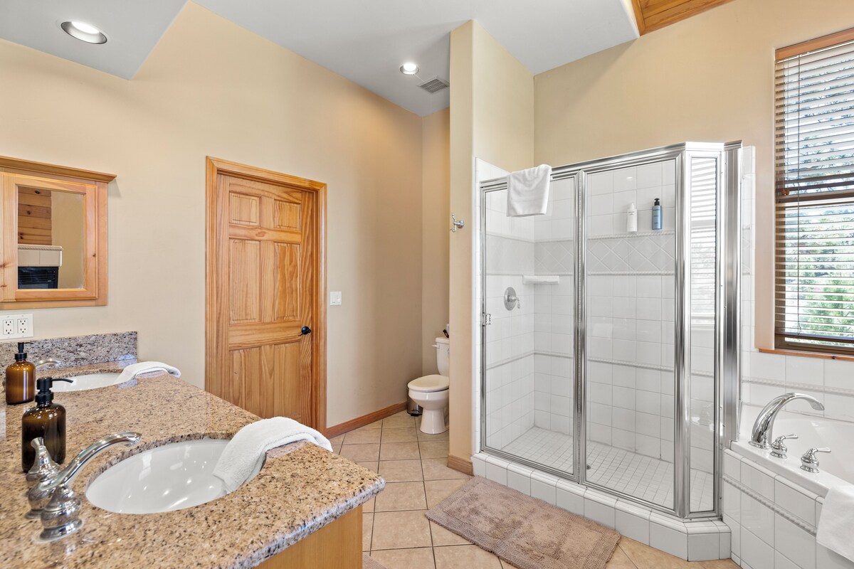 Photo 22 of 2mins to the Lake + Pool Table | Castle Glen Estate Neighborhood | Linaker Lodge