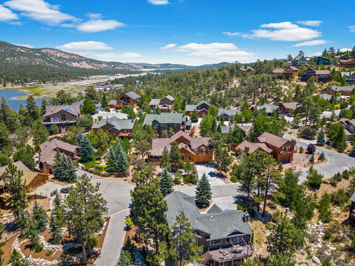 Photo 36 of 2mins to the Lake + Pool Table | Castle Glen Estate Neighborhood | Linaker Lodge