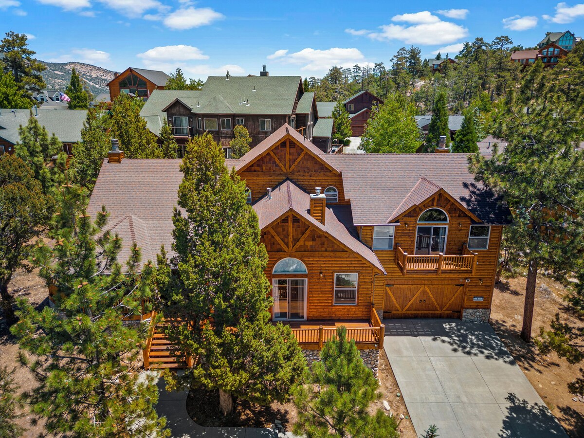 Photo 35 of 2mins to the Lake + Pool Table | Castle Glen Estate Neighborhood | Linaker Lodge