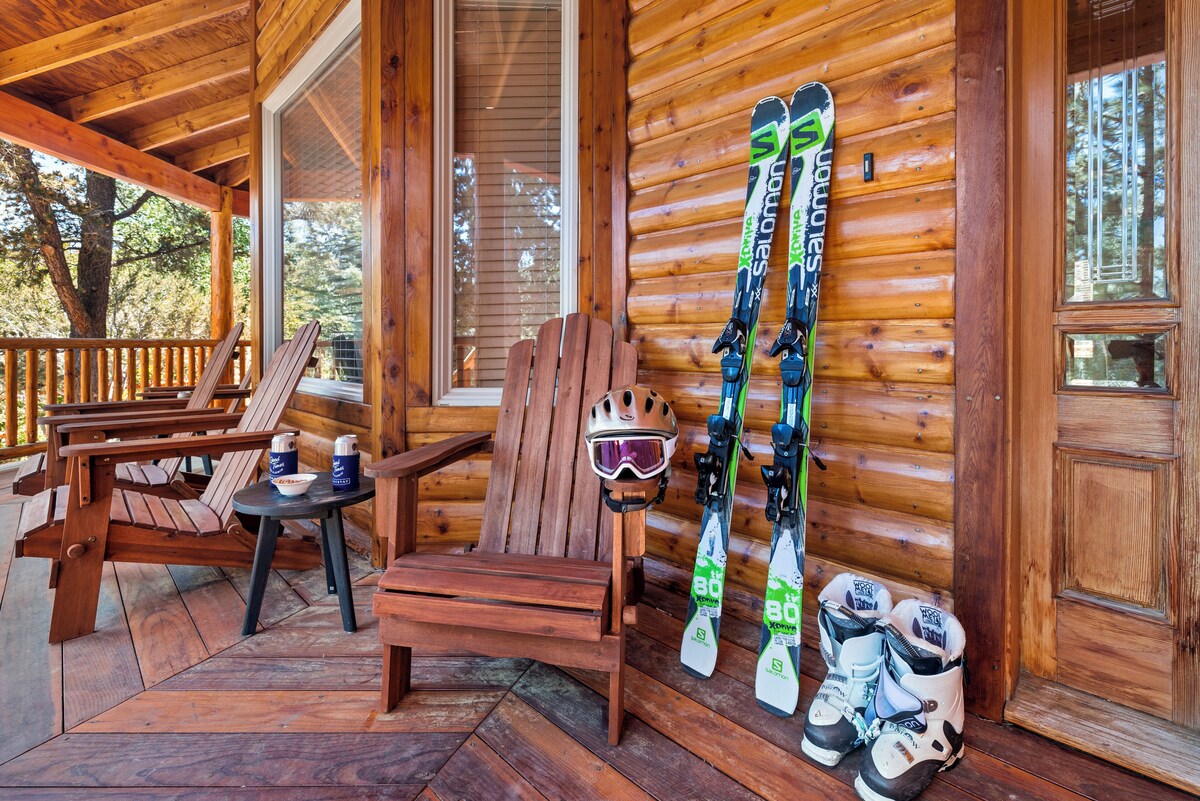 Photo 5 of 2mins to the Lake + Pool Table | Castle Glen Estate Neighborhood | Linaker Lodge