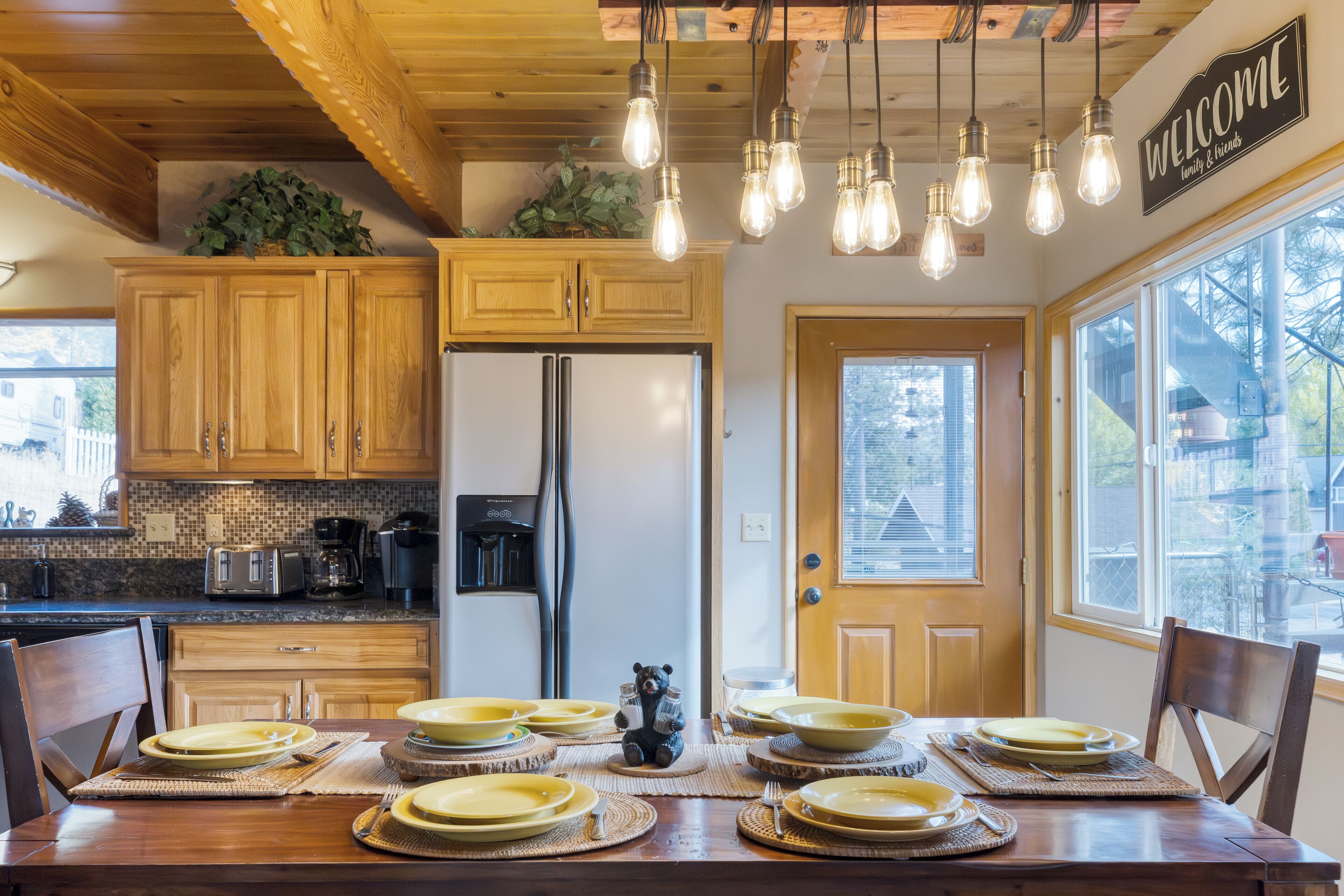 Fridge, stovetop, coffee/tea maker, high chair