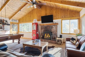 Smart TV, fireplace