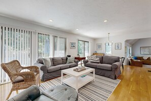 TV, fireplace, DVD player