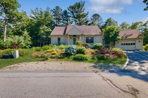 Exterior - Stylish dog-friendly home near beaches & Fells Pond with huge deck & fireplace (Mashpee)