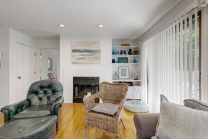 TV, fireplace, DVD player