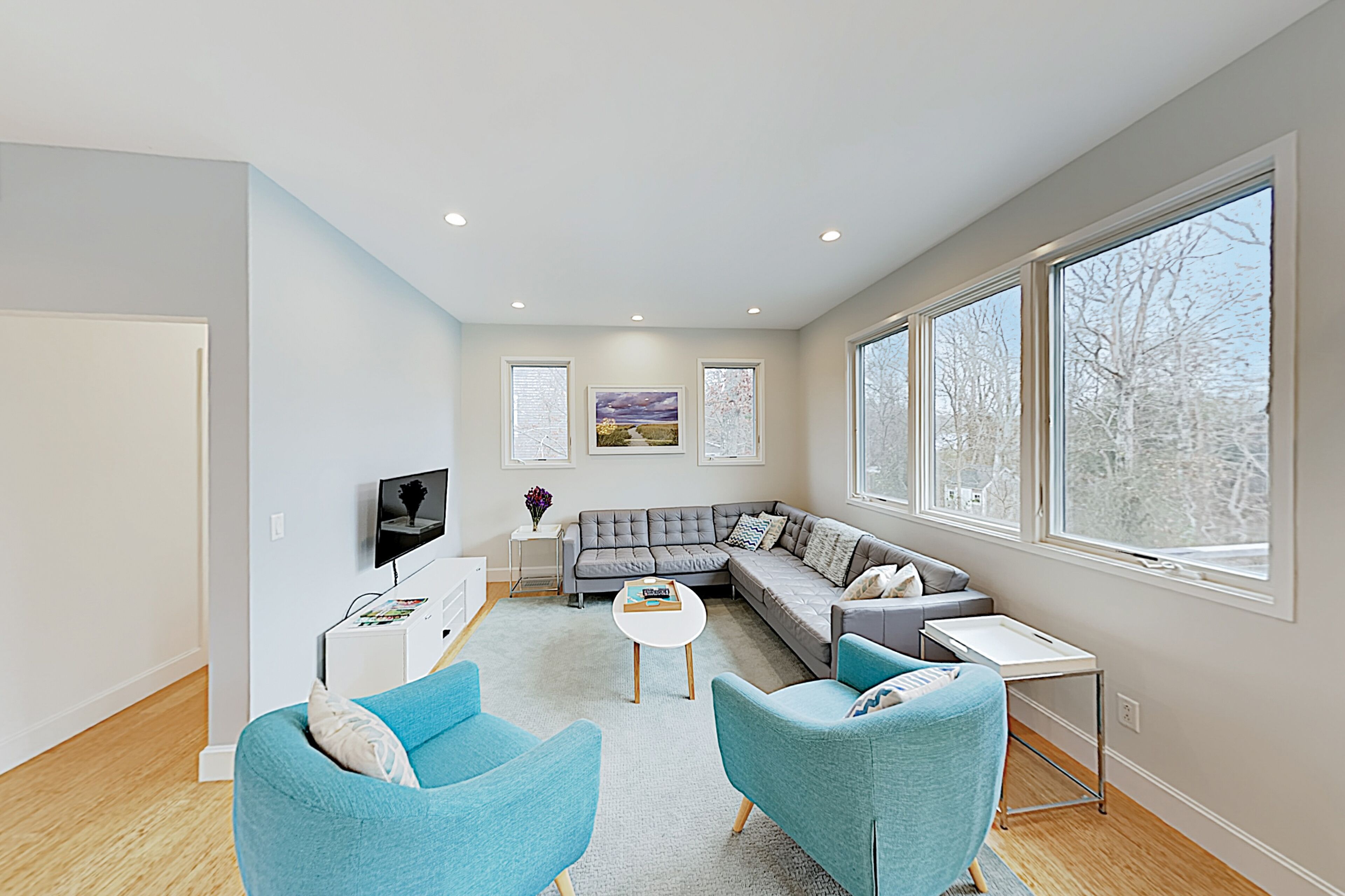 Spacious New-Build w/ Gourmet Kitchen & Large Yard - Near Beach & Ferry