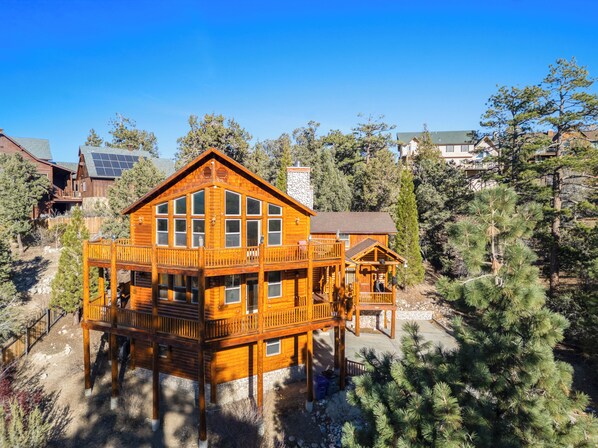 Exterior - Starlight Retreat by AvantStay | Gorgeous Log Style Home w/ Incredible Views! (Big Bear Lake)