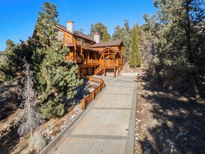 Exterior - Starlight Retreat by AvantStay | Gorgeous Log Style Home w/ Incredible Views! (Big Bear Lake)