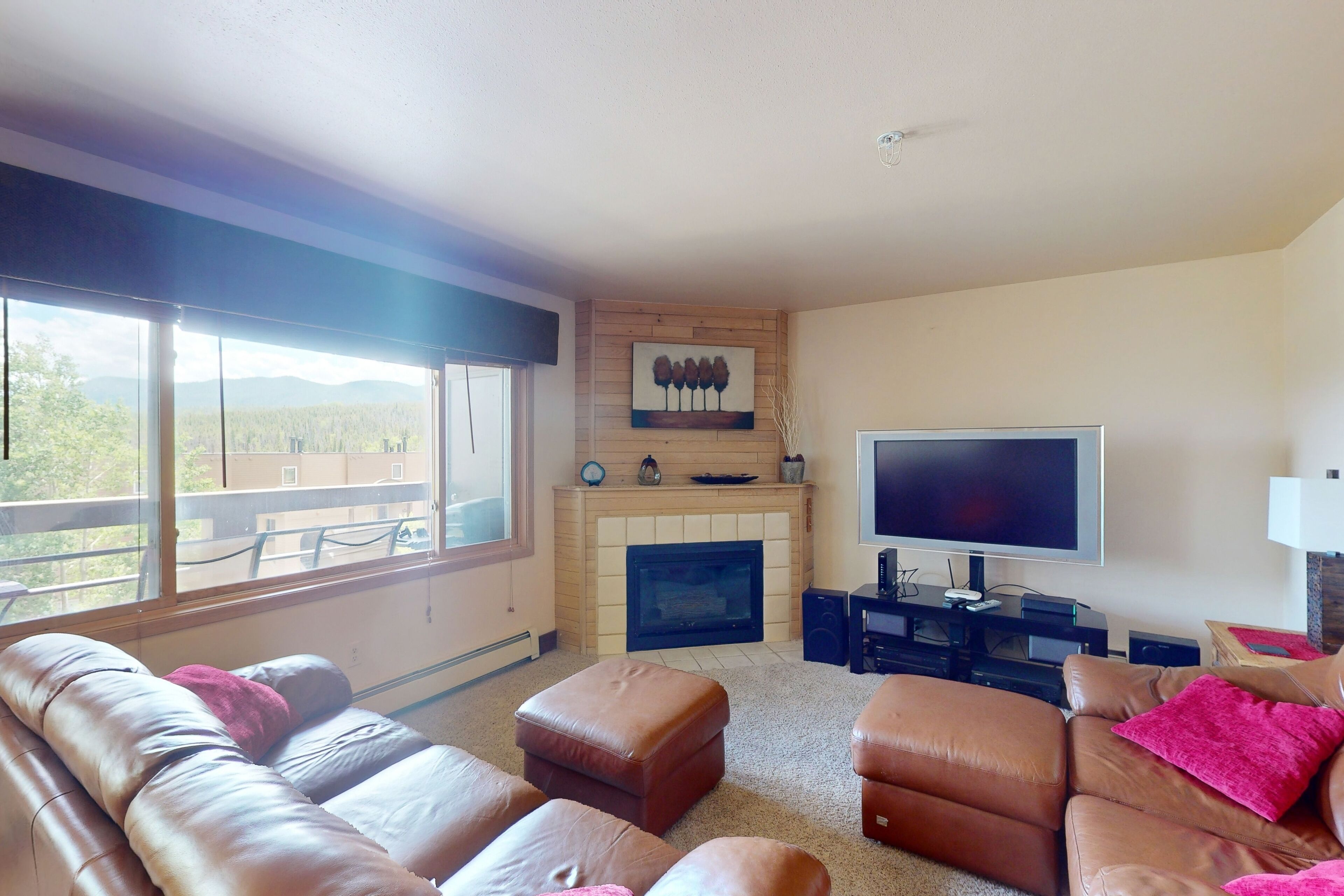 Wildernest Condo Close to Top Ski Resorts w/Shared Pool + Free WiFi
