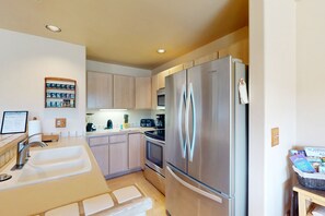 Fridge, microwave, dishwasher, coffee/tea maker