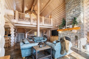 Smart TV - Hot Tub, Game Room, Large Deck w/ Incredible View | Penticton Lodge by AvantStay (Big Bear Lake)