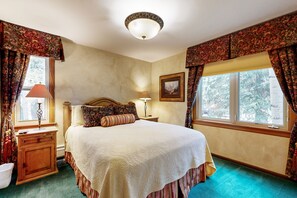 3 bedrooms, iron/ironing board, free Internet, bed sheets