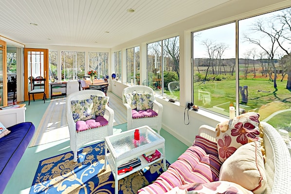 TV, fireplace, DVD player, books