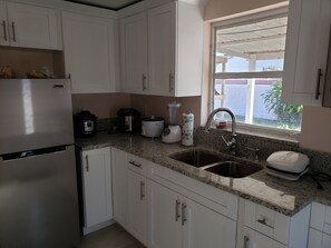 Fridge, microwave, stovetop, dishwasher