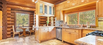 Sleeps 27 | 2 Homes Near the Lake, Hot Tub + Views | Castle Glen Estates