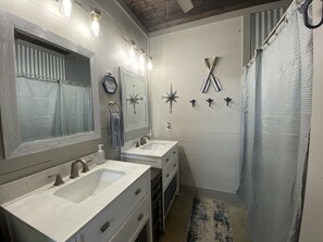 Combined shower/bathtub, hair dryer, towels, toilet paper