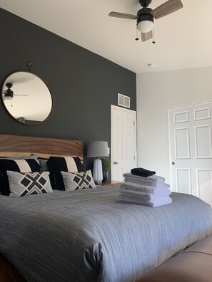 2 bedrooms, desk, free WiFi, bed sheets