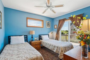 6 bedrooms, desk, WiFi, bed sheets