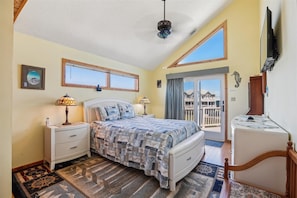 6 habitaciones, escritorio, wifi y ropa de cama