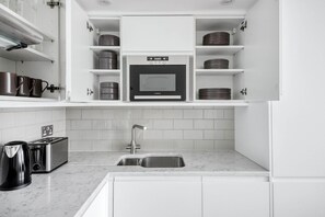 Refrigerador, microondas, horno y lavavajillas 