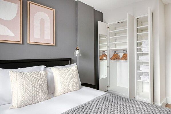 2 soverom, strykejern/-brett, wi-fi og sengetøy