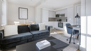 A modern apartment with a living room, dining area, and kitchen. - Modern Waterloo 2BR open plan with Balcony on Lower Marsh, by Blueground (London)