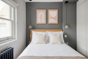 2 habitaciones, tabla de planchar con plancha, wifi y ropa de cama 
