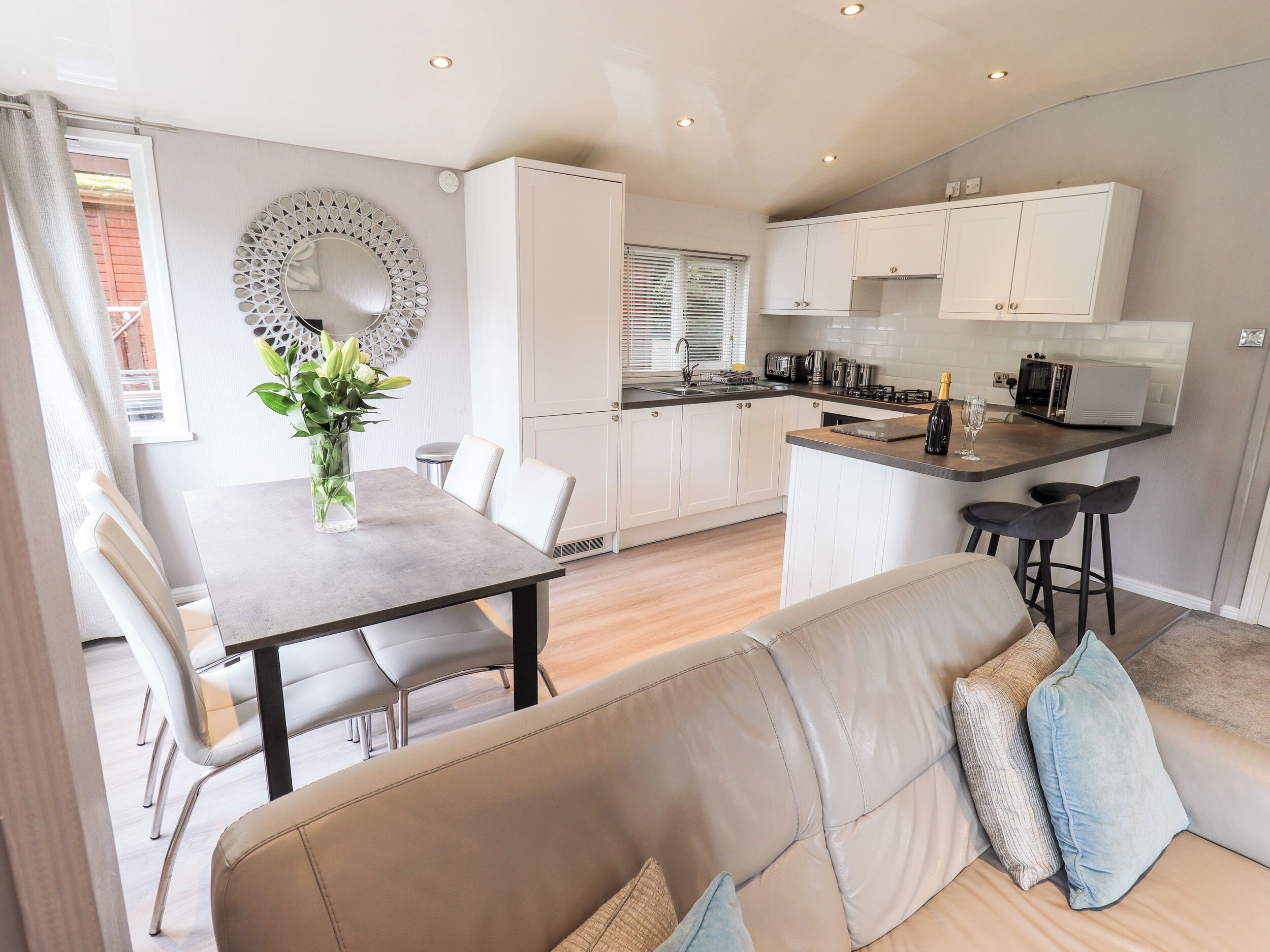 Ferienhaus | Eigene Küche | Kühlschrank, Geschirrspüler, Kochgeschirr/Geschirr/Besteck