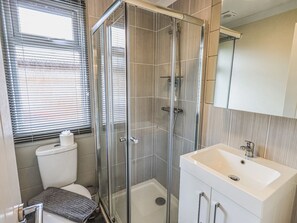 Cottage | Kamar mandi | Shower dan pengering rambut