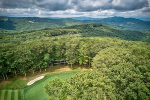 Golf - Love to Beech - Beech Mtn on golf course, hot tub, pool table, club access options (Banner Elk)