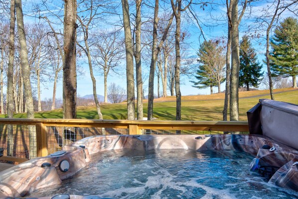 Outdoor spa tub