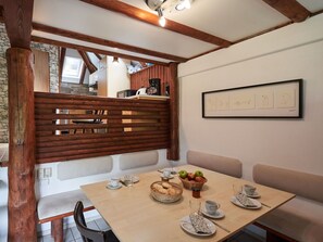 Dining - Cosy apartment in villa for 6 guests with WIFI, A/C, TV, terrace and pets allowed (Bad Wildungen)