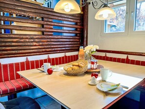 Dining - Lovely apartment in villa for 6 guests with A/C, WIFI, TV, terrace and pets allowed (Bad Wildungen)