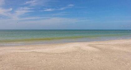 Beach living house 2 blocks from beach, GULF VIEWS