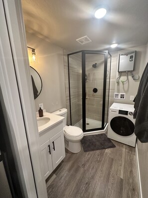 Shower, hair dryer, towels, soap - Secluded casita minutes away from Sand Hollow State Park and Zion National Park (Hurricane)