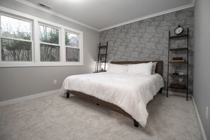 5 bedrooms, desk, iron/ironing board, travel cot