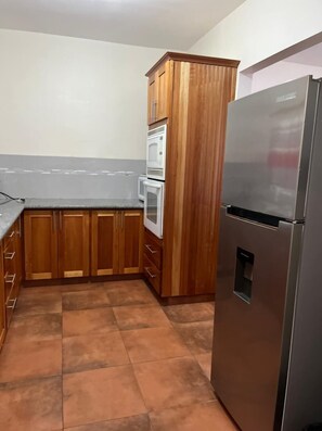 Fridge, microwave, oven, stovetop - Comfy Mountain View Apartment - 2 (San Juan)