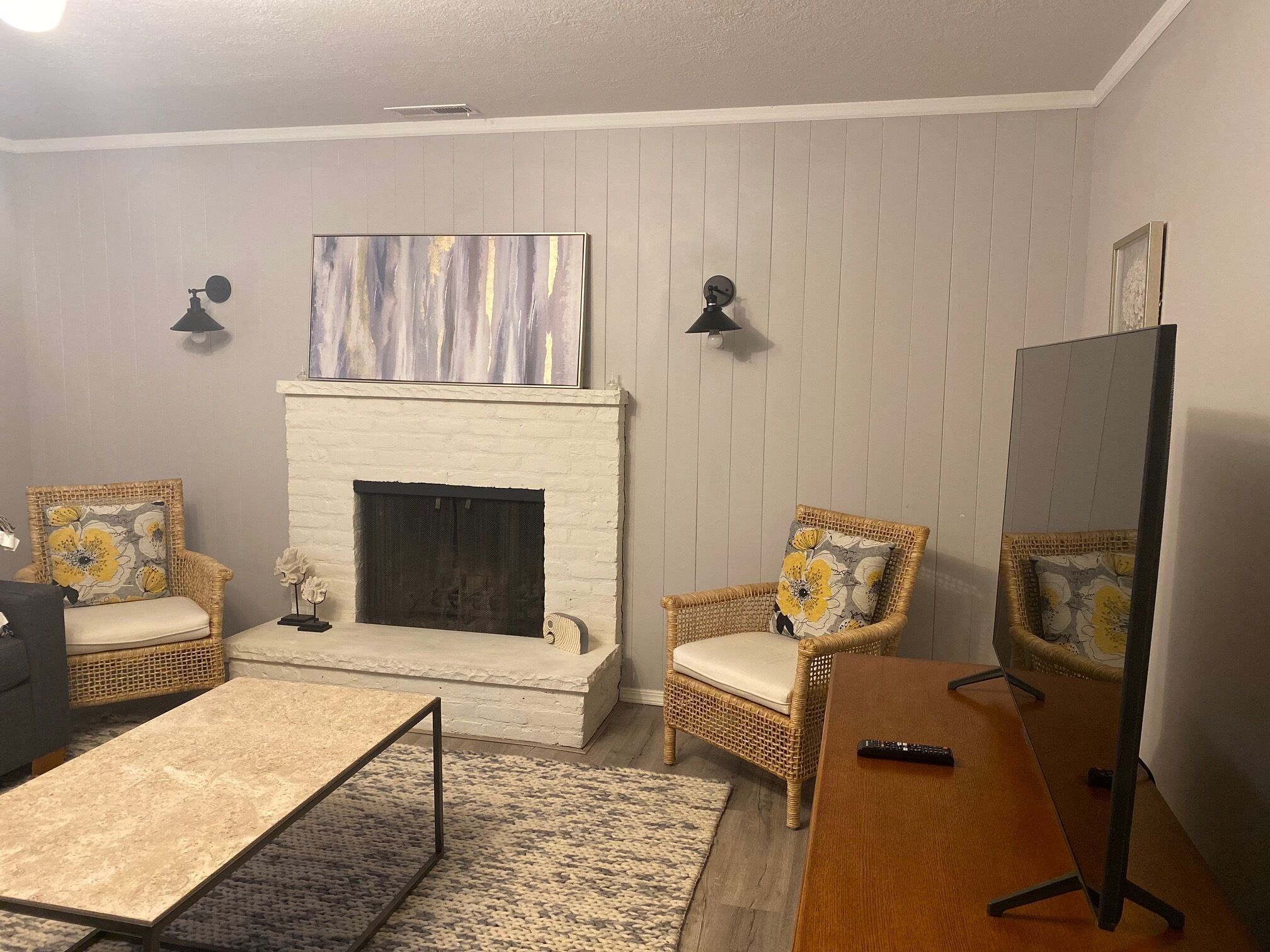 Smart-tv och eldstad