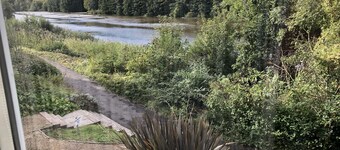 River Bay (Beautiful 2-Bed House in Cardiff,)