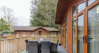 Oakwood Lodge