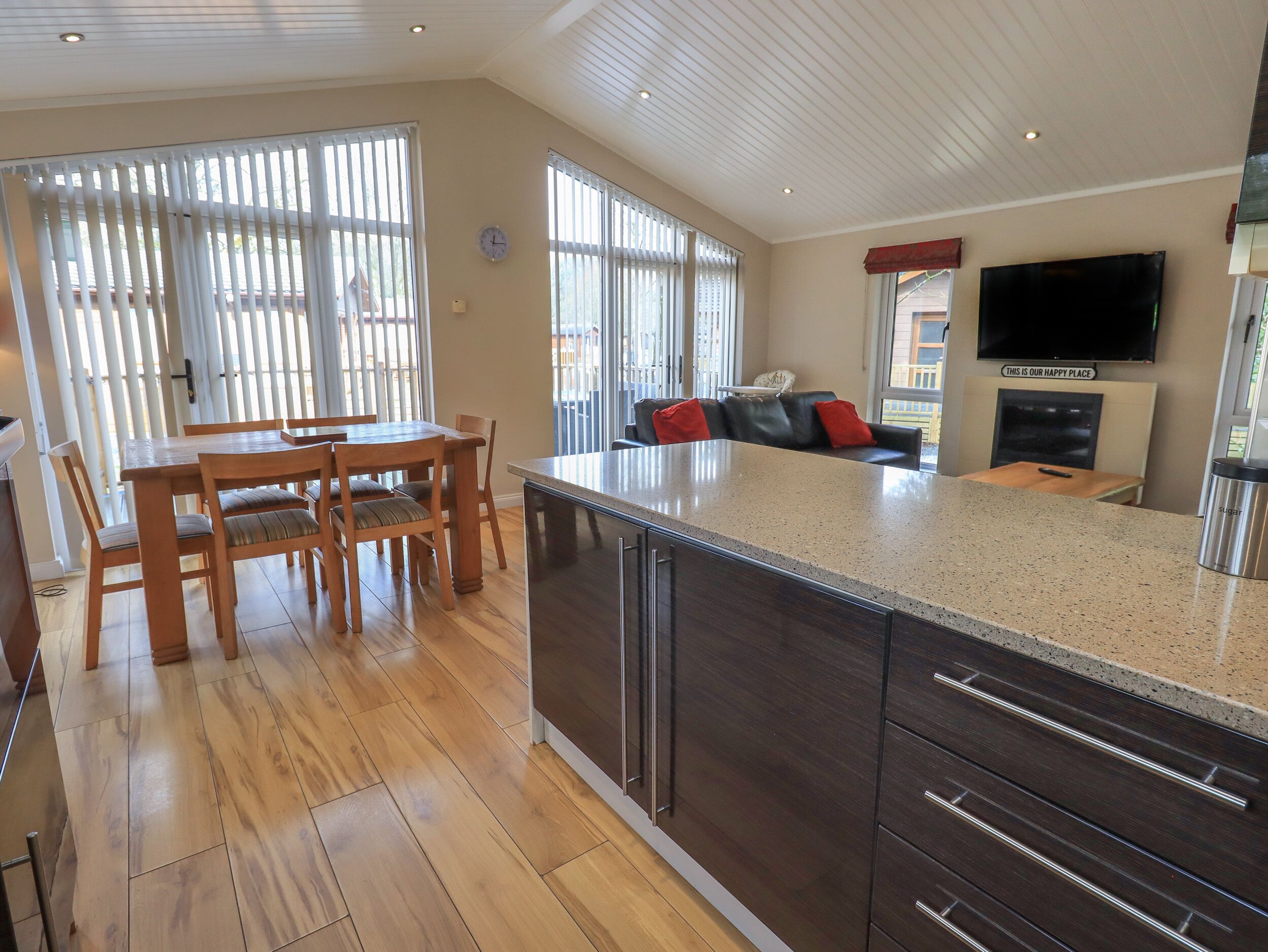 Cottage | Private kitchen | Fridge, dishwasher, cookware/dishes/utensils