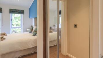 2 bedrooms, individually decorated, individually furnished, free WiFi