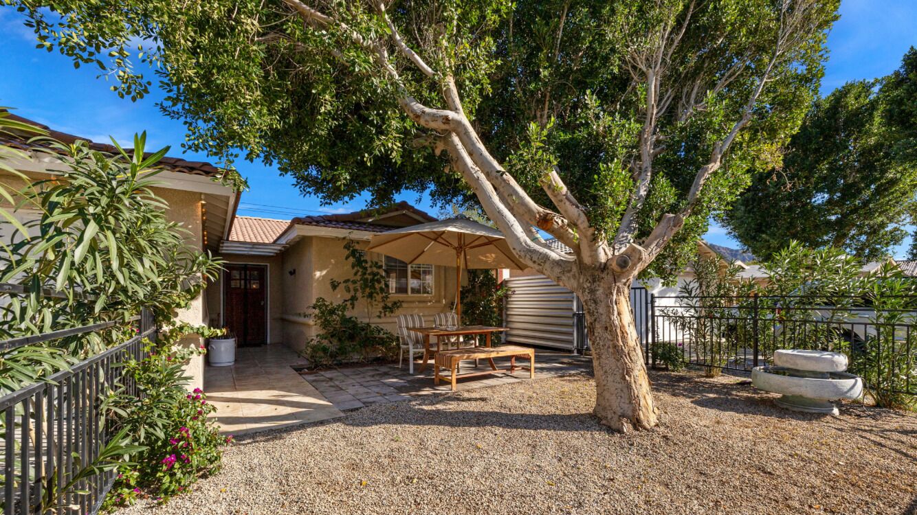 CasaCarranza.  2Bdrm 1 Bath Home. Redone. Sleeps 6. 30'- screened tiled veranda.