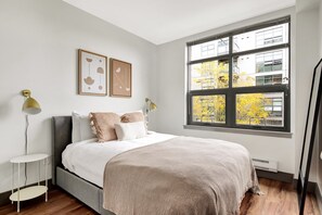 2 室のベッドルーム、アイロン / アイロン台、WiFi、ベッドシーツ