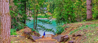 Dog-friendly bayfront home w/free WiFi, private washer/dryer, waterfont deck