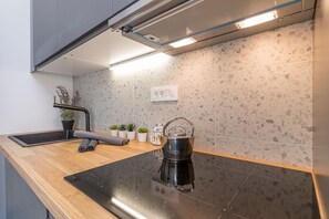 Geladeira, fogão, cooktop, lava-louças