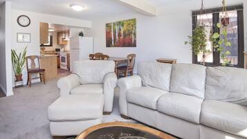 Townhome | Living area