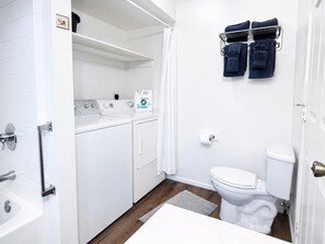 Bathtub, hair dryer - Grand Canyon Basecamp with EV (Williams)