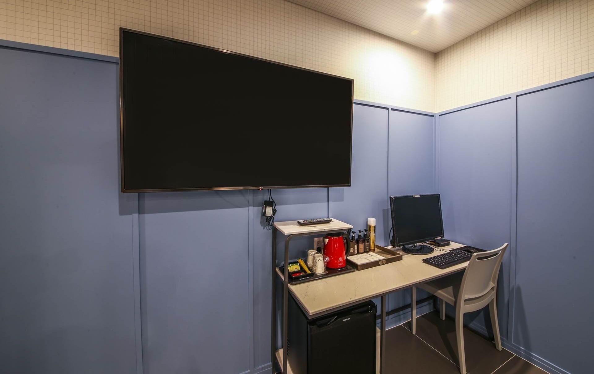 premium double room (check in: fri/sat 8pm, weekday 6pm) | room amenity